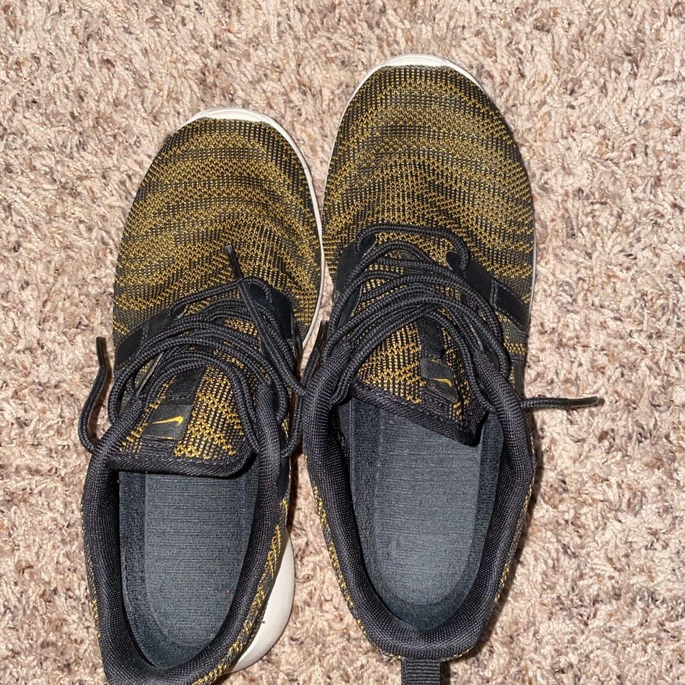women’s nike roshe
